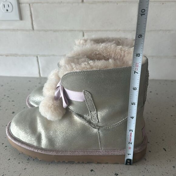 UGG Gita Pom Pom Girl's Metallic Gold Pink Leather Shearling Boots Size 6 Youth - Picture 8 of 16